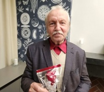 Antanas Marčiulionis, ką tik LŽS Kauno apskrities skyriaus pirmininko Vido Mačiulio pasveikintas su garbingu jubiliejumi - aštuoniasdešimtmečiu